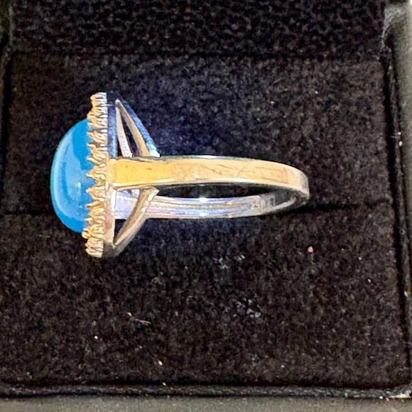 Elegant Blue Onyx Teardrop Ring in sterling silver. Size 7. - Picture 3 of 4